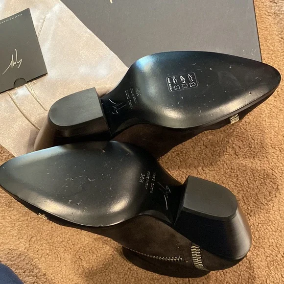 Giuseppe Zanotti Guns Blaze booties w/zipper detail in blk suede size 36.5 / 6 - Picture 4 of 10